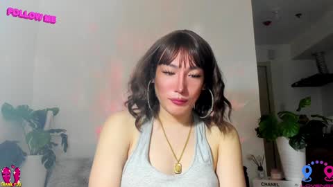 Snapshot of hottycrishinaxx chatting on February 8, 6:43 am crishinahotty online show from February 8, 6:43 am