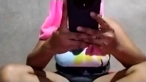 Snapshot of hottymollychixx chatting on December 19, 10:33 am hottymollychixx online show from December 19, 10:33 am