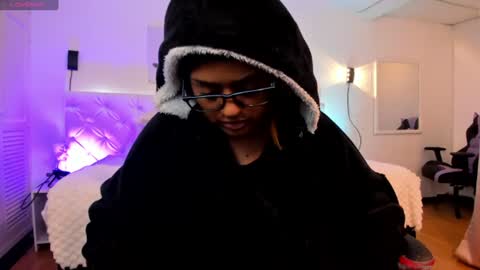 Snapshot of houseigth_ chatting on July 21, 1:35 pm online show from July 21, 1:35 pm