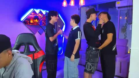 Snapshot of houseofwarrios chatting on February 26, 5:39 am we are Harry Jersi pablo and our mod talco online show from February 26, 5:39 am