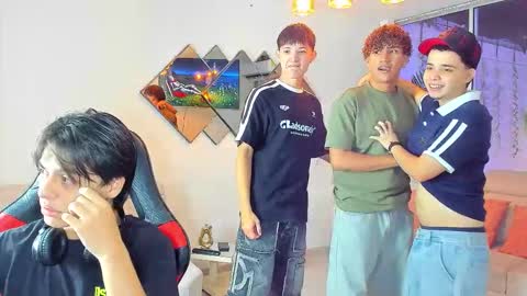 Snapshot of houseofwarrios chatting on March 4, 5:13 am we are Harry Jersi pablo and our mod talco online show from March 4, 5:13 am