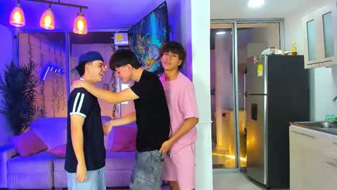 Snapshot of houseofwarrios chatting on March 27, 8:26 am we are Harry Jersi pablo and our mod talco online show from March 27, 8:26 am