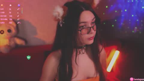 Mia online show from October 23, 5:01 pm