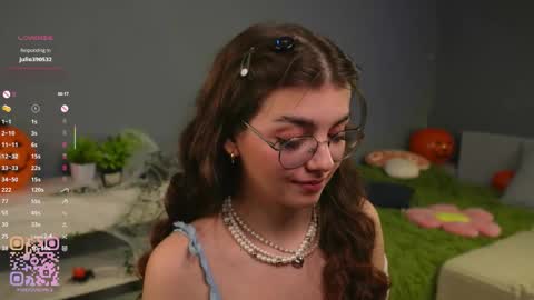 Snapshot of huba_booba chatting on October 26, 9:10 pm Diane online show from October 26, 9:10 pm