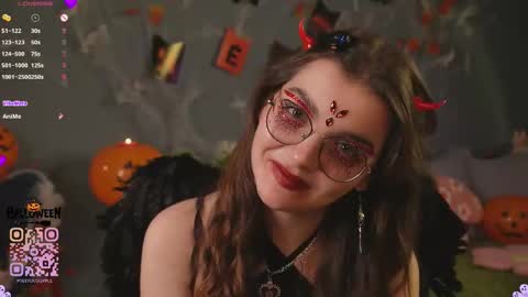 Snapshot of huba_booba chatting on October 31, 7:48 pm Diane online show from October 31, 7:48 pm