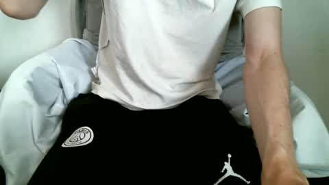 Snapshot of hug_me chatting on October 9, 12:58 pm Keanu online show from October 9, 12:58 pm