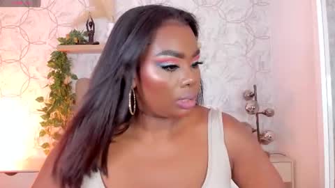Snapshot of huge_boobs_ebony chatting on June 30, 7:37 pm huge boobs ebony online show from June 30, 7:37 pm