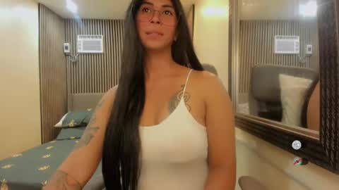 Snapshot of hugecockgoddessxxx chatting on January 5, 6:35 am Queen karen grey online show from January 5, 6:35 am