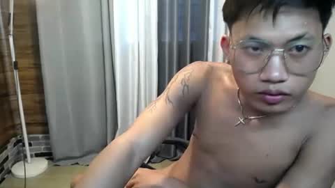 Snapshot of hugecockjames09 chatting on October 20, 8:48 am hugecockjames09 online show from October 20, 8:48 am