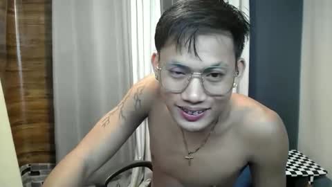 Snapshot of hugecockjames09 chatting on October 26, 8:53 am hugecockjames09 online show from October 26, 8:53 am