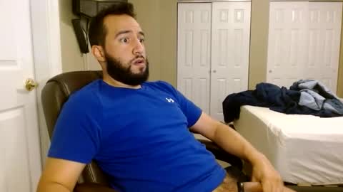 Snapshot of hugedicktop chatting on February 18, 6:15 am Big Dick Top online show from February 18, 6:15 am