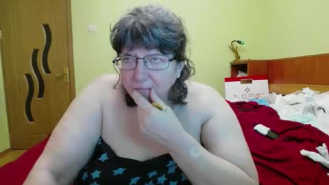 Snapshot of hugetitsxxx chatting on January 2, 1:17 am HugeTitsXXX online show from January 2, 1:17 am