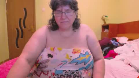 Snapshot of hugetitsxxx chatting on February 11, 1:52 am HugeTitsXXX online show from February 11, 1:52 am