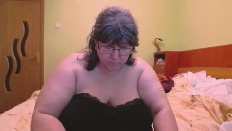 Snapshot of hugetitsxxx chatting on February 16, 11:59 pm HugeTitsXXX online show from February 16, 11:59 pm
