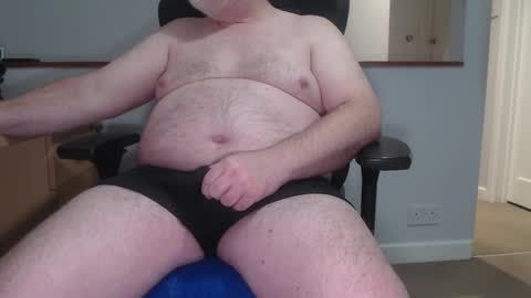Snapshot of huggie_bear69 chatting on February 18, 7:10 am Huggie Bear online show from February 18, 7:10 am