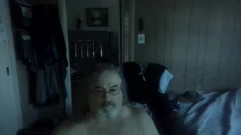 Snapshot of huggybear566 chatting on July 8, 11:26 am lonely huggy bear online show from July 8, 11:26 am