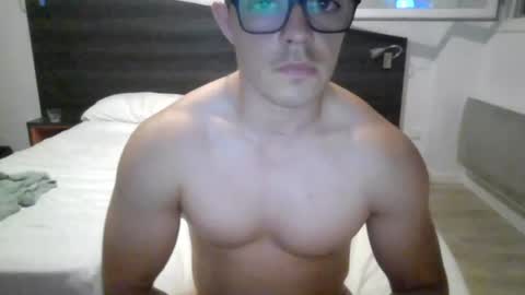 Snapshot of hughjaegg chatting on June 23, 9:24 pm hughjaegg online show from June 23, 9:24 pm