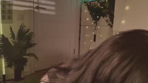 Snapshot of hugme_ chatting on January 16, 7:51 pm Mika online show from January 16, 7:51 pm