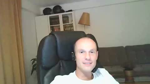 Snapshot of hugobos100 chatting on September 21, 12:34 am hugoboss online show from September 21, 12:34 am