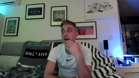 Hugo online show from December 8, 8:36 pm