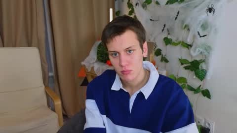 Snapshot of hun1er_steele chatting on October 31, 2:29 pm Hunter steele online show from October 31, 2:29 pm