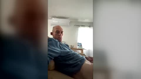 hungbull81 online show from May 19, 3:35 am