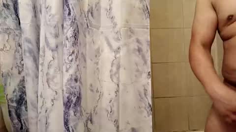 Snapshot of hungguy21011 chatting on April 3, 9:35 pm hungguy21011 online show from April 3, 9:35 pm