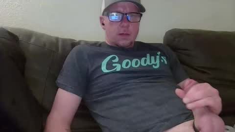 Snapshot of hungsingledad79 chatting on May 4, 10:22 am HuingsingleDad79 online show from May 4, 10:22 am