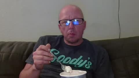 Snapshot of hungsingledad79 chatting on July 30, 8:35 am HuingsingleDad79 online show from July 30, 8:35 am