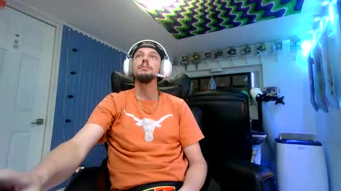 hungtxcock92 online show from April 19, 3:44 pm