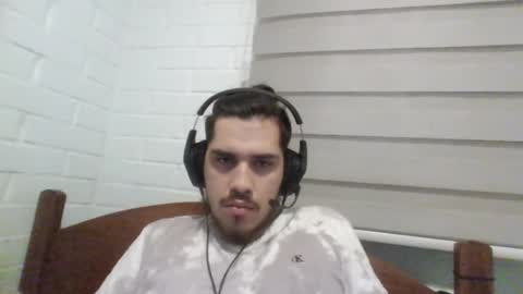 Snapshot of hungweeb chatting on December 4, 1:14 am Rod online show from December 4, 1:14 am