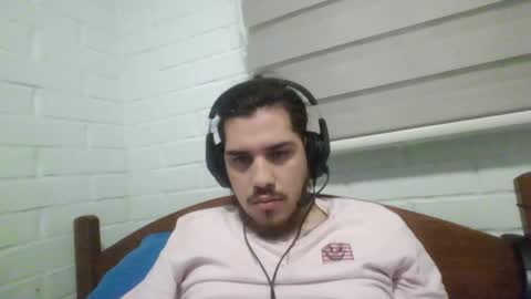 Snapshot of hungweeb chatting on December 6, 2:57 am Rod online show from December 6, 2:57 am