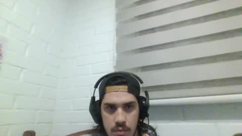 Snapshot of hungweeb chatting on December 16, 1:31 am Rod online show from December 16, 1:31 am