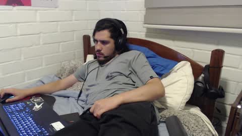 Snapshot of hungweeb chatting on December 19, 3:07 am Rod online show from December 19, 3:07 am