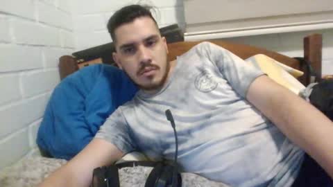 Snapshot of hungweeb chatting on January 22, 3:41 am Rod online show from January 22, 3:41 am