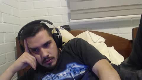 Snapshot of hungweeb chatting on February 3, 3:53 am Rod online show from February 3, 3:53 am