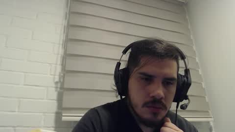 Snapshot of hungweeb chatting on February 4, 3:54 am Rod online show from February 4, 3:54 am