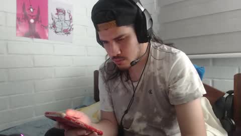 Snapshot of hungweeb chatting on February 13, 2:56 am Rod online show from February 13, 2:56 am