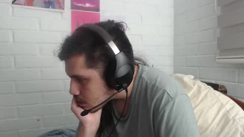 Snapshot of hungweeb chatting on February 16, 2:42 am Rod online show from February 16, 2:42 am