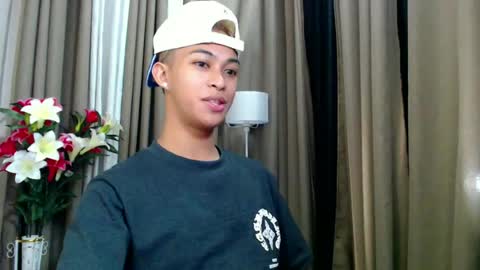 hunk_edward online show from June 23, 8:01 am