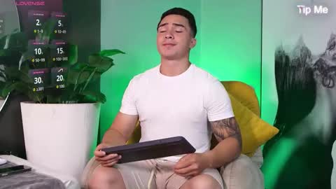 hunk_ryan online show from February 10, 1:04 pm