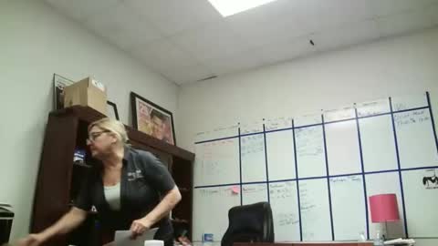 hunkydorie online show from February 13, 12:17 am