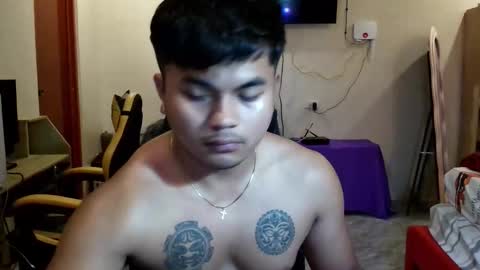 hunkyzeus online show from April 23, 7:30 am