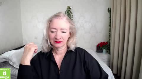 Snapshot of hunters_woman chatting on March 2, 7:48 am Irena online show from March 2, 7:48 am