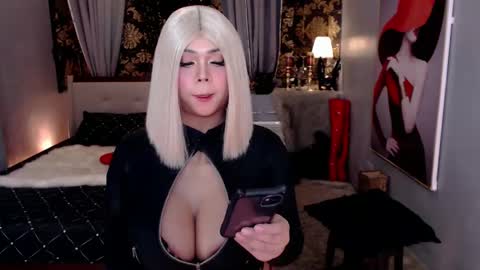 Snapshot of hunterxhuntress chatting on January 23, 12:19 pm HELLO HANNAH IS BACK online show from January 23, 12:19 pm