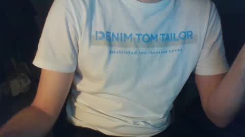 Snapshot of hunting_007 chatting on February 24, 4:58 pm hunting_007 online show from February 24, 4:58 pm