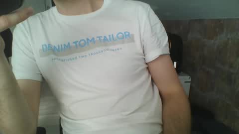 Snapshot of hunting_007 chatting on February 25, 12:24 pm hunting_007 online show from February 25, 12:24 pm