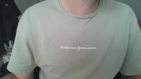 Snapshot of hunting_007 chatting on February 27, 11:20 am hunting_007 online show from February 27, 11:20 am