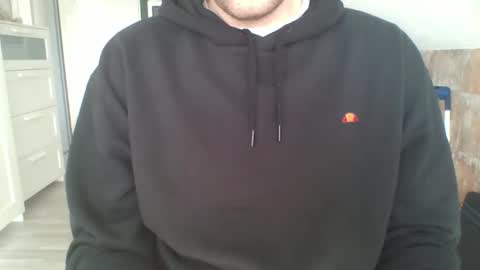 Snapshot of hunting_007 chatting on March 5, 11:28 am hunting_007 online show from March 5, 11:28 am