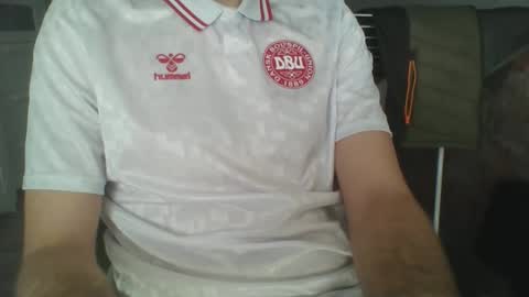 Snapshot of hunting_007 chatting on March 10, 11:37 am hunting_007 online show from March 10, 11:37 am